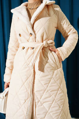 Kuşaklı Peluş Detaylı Kapitone Mont Bej - Mont