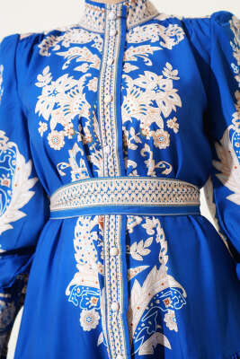 Kuşaklı Retro Desen Düğmeli Elbise Saks - Tesettür Elbise