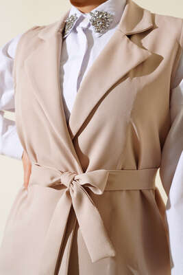 Kuşaklı Uzun Yelek Bej - Yılın Fırsatı