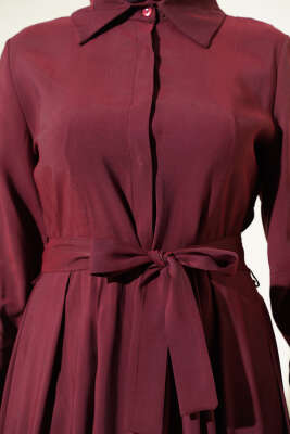 Kuşaklı Yarım Yaka Düğmeli Tensel Elbise Bordo - Elbise