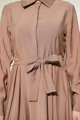 Kuşaklı Yarım Yaka Düğmeli Tensel Elbise Latte - Elbise