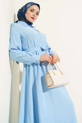 Kuşaklı Yarım Yaka Düğmeli Tensel Elbise Mavi - Elbise