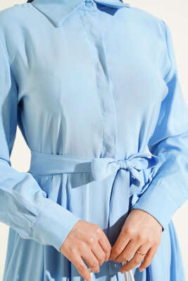 Kuşaklı Yarım Yaka Düğmeli Tensel Elbise Mavi - Elbise