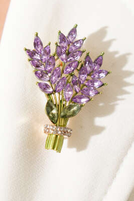 Lavanta Buketi Figürlü Kristal Taşlı Gold Broş Lila - Yılın Fırsatı