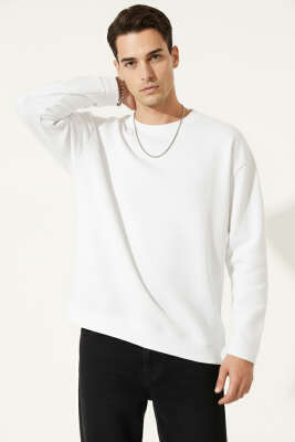 Lazer Kesim Uzun Kollu Sweatshirt Beyaz 
