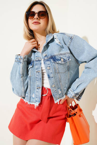 Lazer Yırtık Detaylı Kısa Kot Ceket Kot Mavisi - Kadın Giyim Modelleri