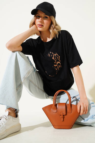 Leopar Baskılı Basic T-shirt Siyah - Kadın Giyim Modelleri