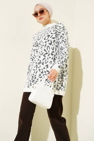 Leopar Desen Detaylı Sakallı Kazak Beyaz - Triko Kazak