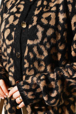 Leopar Desen Düğmeli Salaş Triko Hırka Bisküvi - Triko Hırka