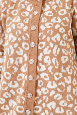 Leopar Desen Düğmeli Triko Hırka Latte - Triko Hırka