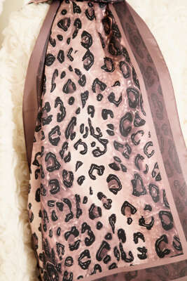 Leopar Desen İpekTwill Şal Soft Kahve - Başörtüsü