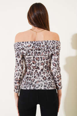 Leopar Desen Kayık Yaka Bluz Bej - Kadın Giyim Modelleri