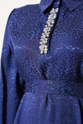 Leopar Desen Yaka Taşlı Jakar Elbise Lacivert - Tesettür Elbise