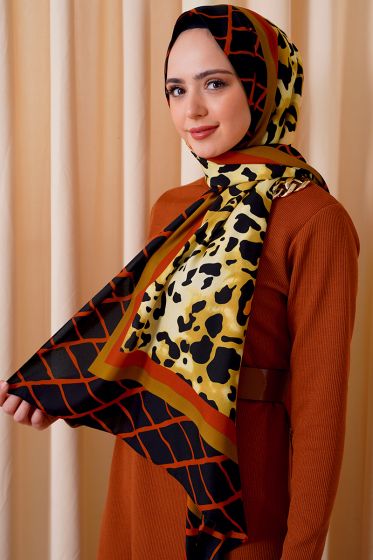 Leopar Desenli Kırmızı Medine İpeği Şal - Black&White