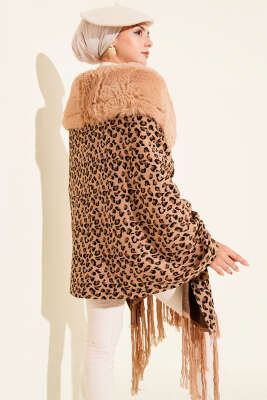 Leopar Desenli Kürklü Omuz Şalı Latte - Omuz Şalı