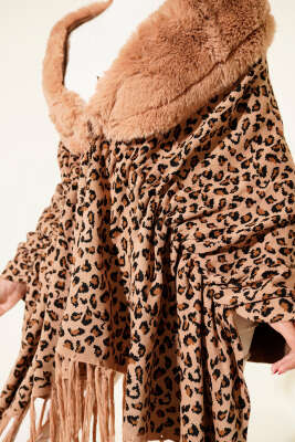 Leopar Desenli Kürklü Omuz Şalı Latte - Omuz Şalı