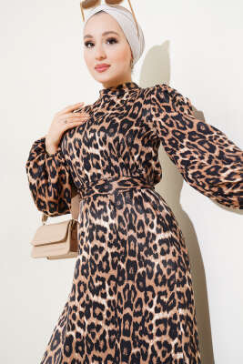 Leopar Desenli Kuşaklı Saten Elbise Camel - Elbise