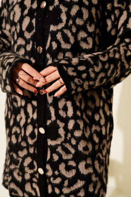 Leopar Desenli Şardonlu Triko Hırka Latte - Yılın Fırsatı