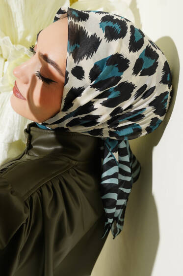 Leopar Desenli Soft Eşarp Petrol Mavisi - Başörtüsü