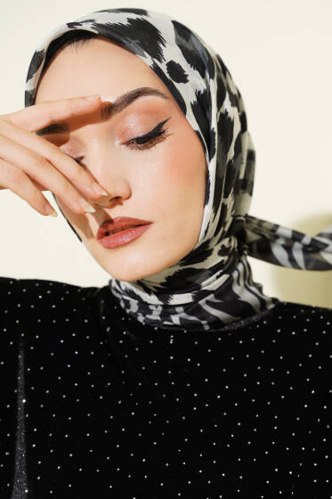 Leopar Desenli Soft Eşarp Siyah - Başörtüsü