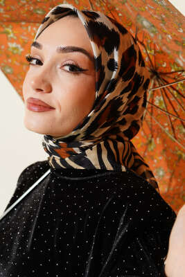 Leopar Desenli Soft Eşarp Siyah Bej - Başörtüsü