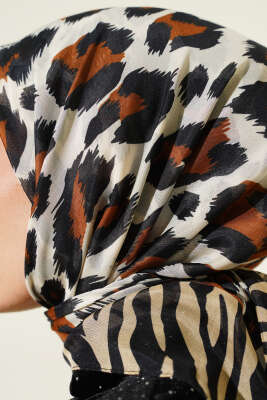 Leopar Desenli Soft Eşarp Siyah Bej - Başörtüsü