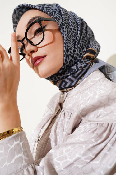 Leopar Desenli Zincirli Eşarp Gri - Başörtüsü