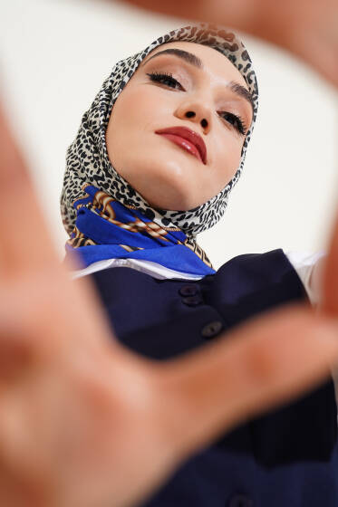 Leopar Desenli Zincirli Eşarp Saks - Başörtüsü