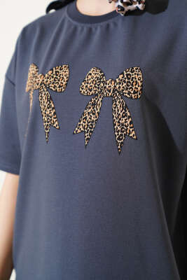 Leopar Fiyonk Baskılı T-shirt Füme - Kadın Giyim Modelleri