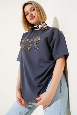 Leopar Fiyonk Baskılı T-shirt Füme - Kadın Giyim Modelleri
