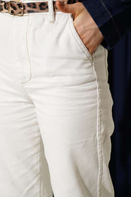 Leoparlı Kemerli Kot Pantolon Ekru - Kadın Giyim Modelleri