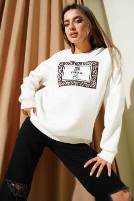 Leoparlı Nakışlı Şardonlu Sweatshirt Beyaz - Kadın Giyim Modelleri