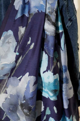 Linea Serisi Desenli Şal Lacivert - Başörtüsü