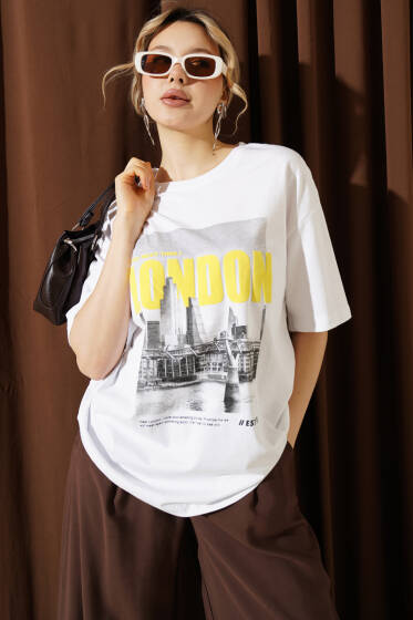 London Baskılı Oversize T-shirt Beyaz - Kadın Giyim Modelleri