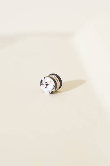 Lotus Serisi Desenli Siyah Eşarp Mıknatısı - İğne ve Klips