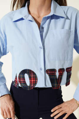 Love Nakışlı Crop Gömlek Mavi - Gömlek