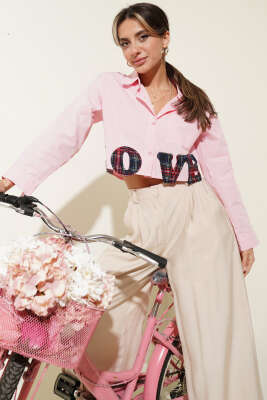 Love Nakışlı Crop Gömlek Pembe - Gömlek