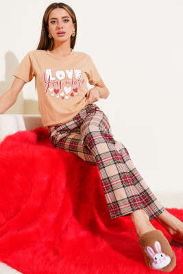 Love Yazılı Kalpli Kısa Kol Pijama Takımı Camel