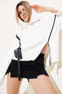 Loyşa Fermuarlı Armalı Salaş Sweatshirt Ekru 