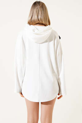 Loyşa Fermuarlı Armalı Salaş Sweatshirt Ekru - Kadın Giyim Modelleri