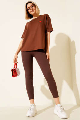 Loyşa Kalp Nakışlı T-shirt Kahve - Yılın Fırsatı