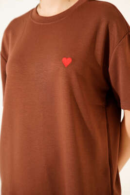 Loyşa Kalp Nakışlı T-shirt Kahve - Yılın Fırsatı