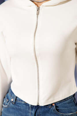 Loyşa Parmak Geçirmeli Crop Hırka Ekru - Kadın Giyim Modelleri