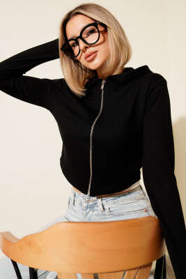 Loyşa Parmak Geçirmeli Crop Hırka Siyah - ADYES