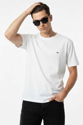 Loyşa Yaka Logolu Erkek T-shirt Ekru - DYNAMO