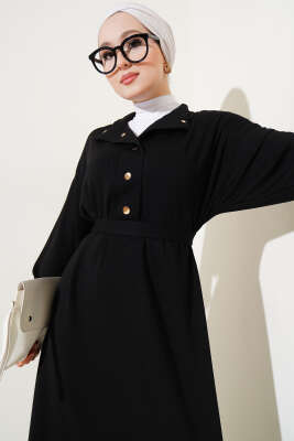 Loyşa Yarım Çıtçıtlı Kuşaklı Elbise Siyah - Tesettür Elbise