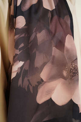 Manolya Desenli Şal Siyah - Başörtüsü