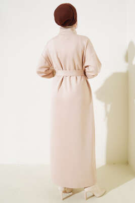 Manşet Bağcıklı Metal Düğmeli Elbise Bej - Tesettür Elbise
