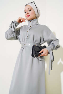 Manşet Bağcıklı Metal Düğmeli Elbise Gri - Tesettür Elbise