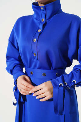 Manşet Bağcıklı Metal Düğmeli Elbise Saks - Tesettür Elbise